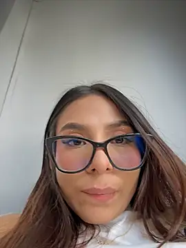 Amira_cute2 - Rub clit +Control domy 3 min