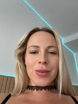 Streetdoll - naked boobs + free photo
