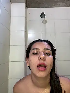 Emmariders2 - Full shower
