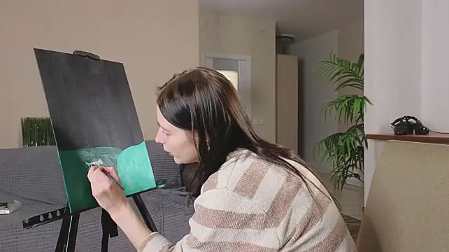 DalilaSylvia - Make a funny face on camera