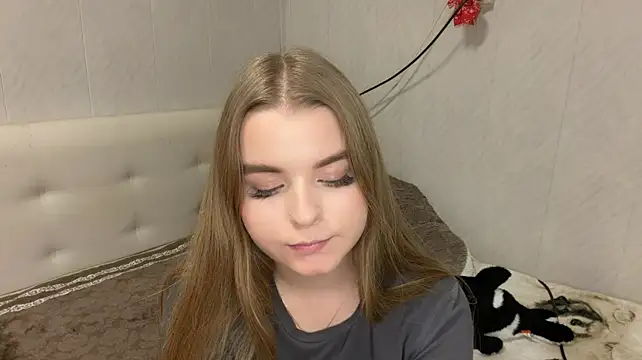 LiviaSmelser - Show tongue
