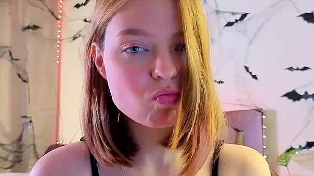 LacieEverding - tease naked belly