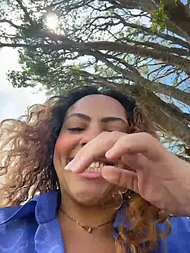 Chloe_Leaozinho - Tirar calcinha/ Controle lush em público