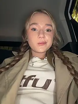 Milaa_sun - make nipples herd behind driver 🚕