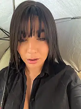 AlanaRouss - Finguers in my pussy in public