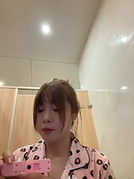 Xiaoqiao_ss - KTV厕所门口全裸3min