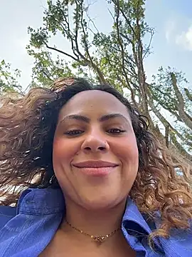 Chloe_Leaozinho - Tirar calcinha/ Controle lush em público