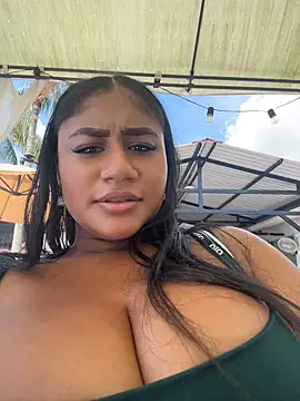 NayTorres - MAKE ME SQUIRT IN PUBLIC