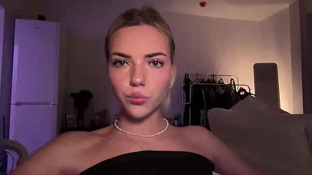ChristelDuncombe - topless photo in PM (Last tip)