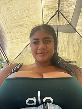 NayTorres - MAKE ME SQUIRT IN PUBLIC