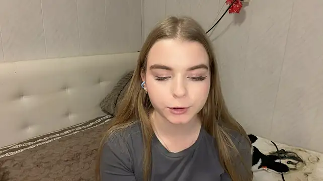 LiviaSmelser - Show tongue