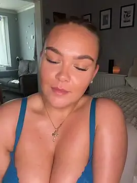 MaddisonWhitex - Tease Boobs (1min)