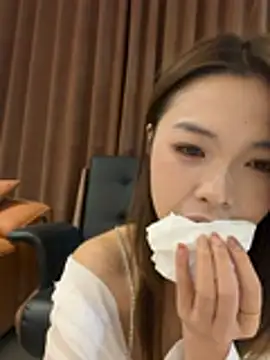 Yezi740 - 👙看小屁屁 Look at the little bottom