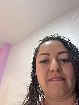 Nails_Lucia - show tits front my boss