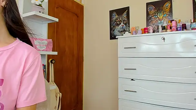 Emmadossantos - stand and show boobs