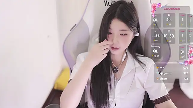 Kitty_baby77 - 完成任务 全裸M腿 5分钟