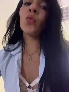 LuxeBrunetteXXX - FINGERING PUSSY AT WORK😈