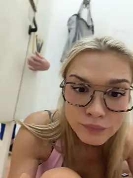 Nicoleevien - Open the door! 2 dicks here!!!!!!