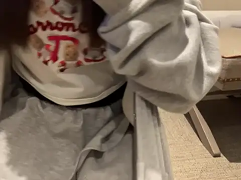 Y-u-r-a-33 - スカートぬいでパンツ披露🎀
