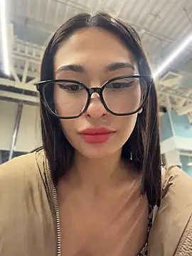Aria51 - rub pussy FAST on food court!