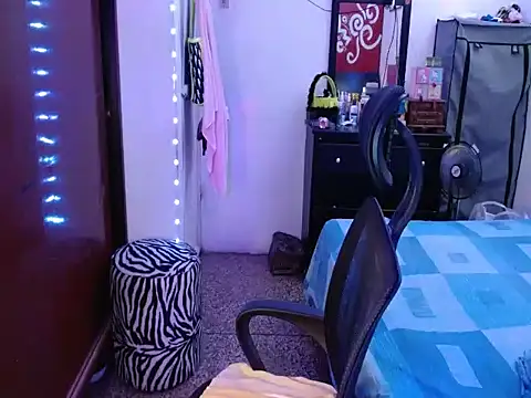 Curvy_12 - suck a dildo