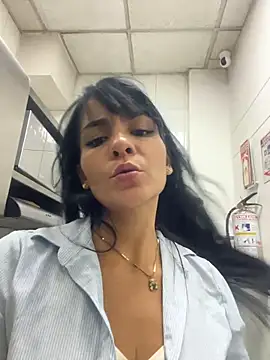 LuxeBrunetteXXX - FINGERING PUSSY AT WORK😈