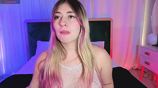 Tiffany_becker - Shake that hot ass and put plug