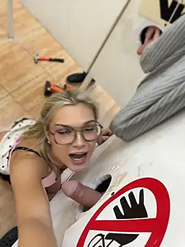 Nicoleevien - Open the door! 2 dicks here!!!!!!