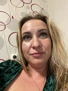 SweetOlga - Tits out