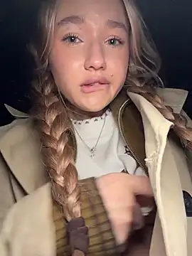 Milaa_sun - spread pussy on street 😮