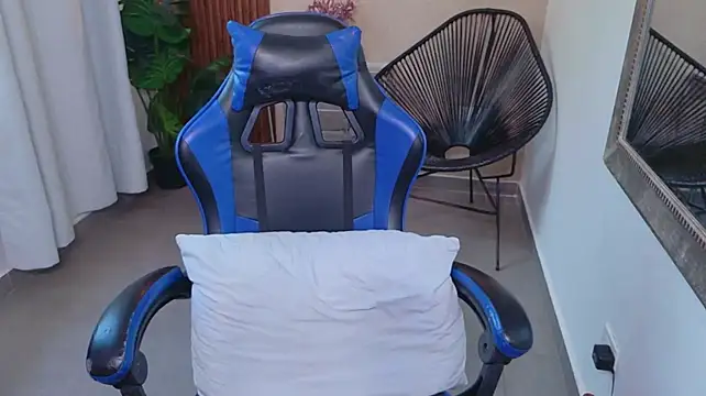 Kenya--Buhle - Orgasm with my fucking machine