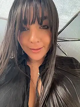 AlanaRouss - Finguers in my pussy in public