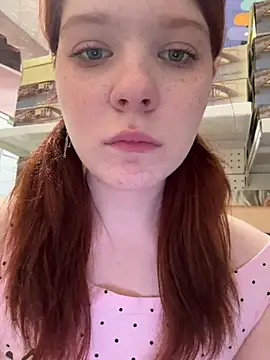 Freaky__Nikki - put one finger in pussy in doggy pose