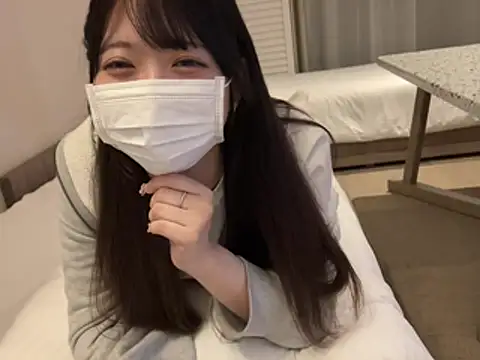 Y-u-r-a-33 - スカートぬいでパンツ披露🎀