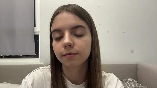 LisaPorse - show feet + smile face