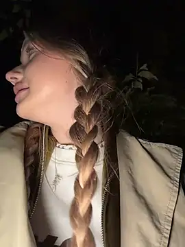 Milaa_sun - flash tits on street 🍒