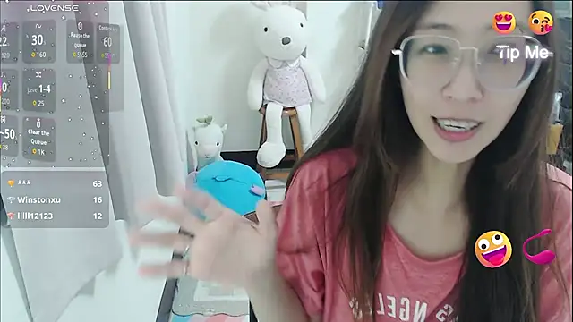 AFanny - 24要下播~好多事情還沒有做完~~><~~換一套衣服。
