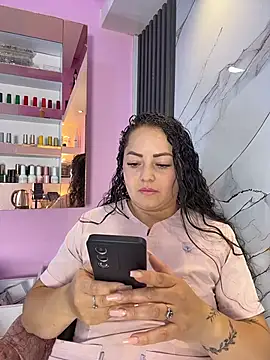 Nails_Lucia - show tits front my boss