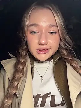 Milaa_sun - spread pussy on street 😮
