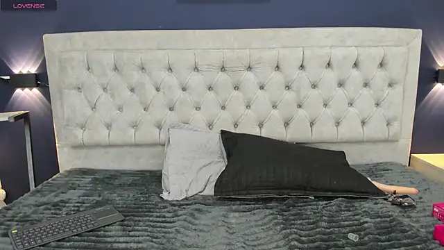 Layla_secret - striptease naked 2 min