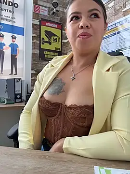 Ariana-07 - PUT CLAMPS ON MY CLITORIS