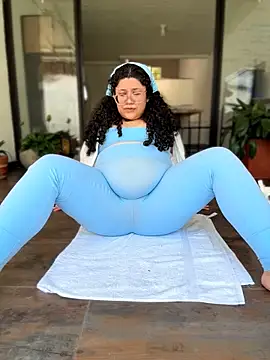 CurlyMilf_Vannexxxa - Anal? Or 6 min contrl pussy?