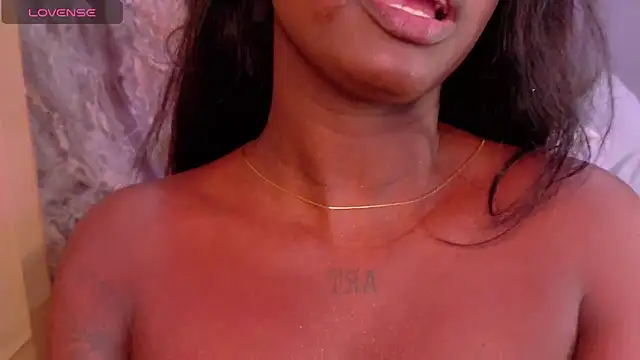 EmiilyLovex's Live XXX Chat
