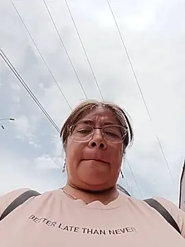 __valentina18 - Removing a bra in public