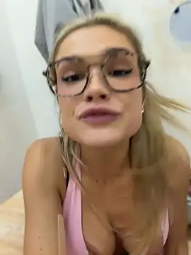 Nicoleevien - Open the door! 2 dicks here!!!!!!