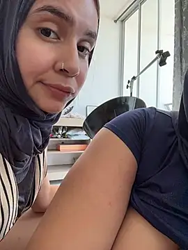 Sweetmuslim01 - video of Sofia licking Lucy's pussy 🥵🥛