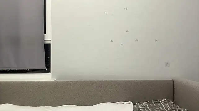 LisaPorse - show feet + smile face