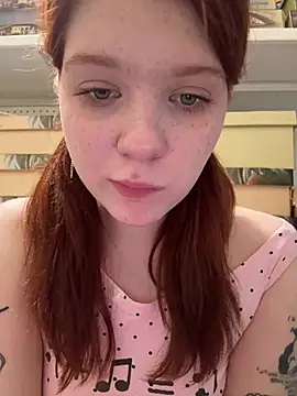 Freaky__Nikki - put one finger in pussy in doggy pose