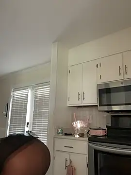VixenCapri - Squirt out back while cleaning