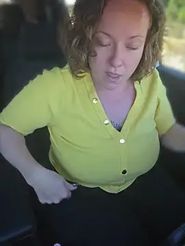 Julimonroe - Peek a boob 😈
